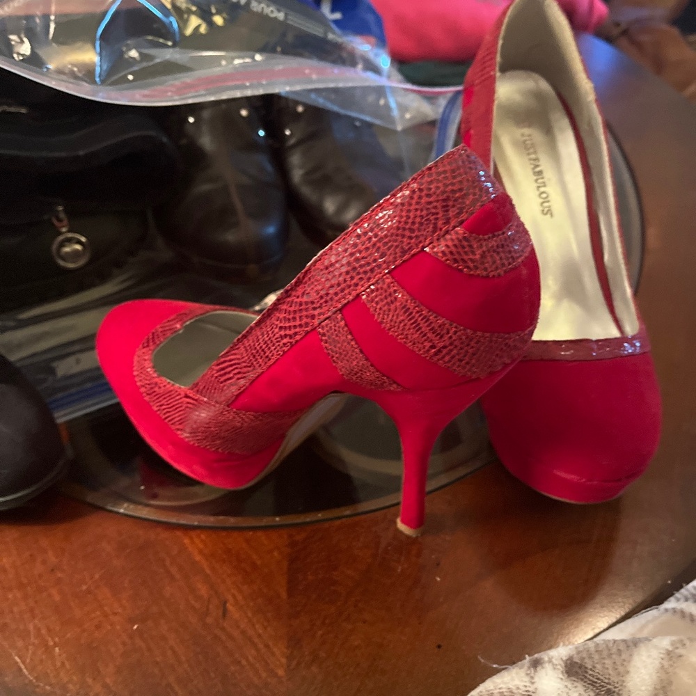 JustFab, Size 10 rich red velvet/leather like accents on 4 inch platform pumps.